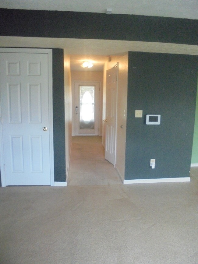 Building Photo - 100 Shara Dr