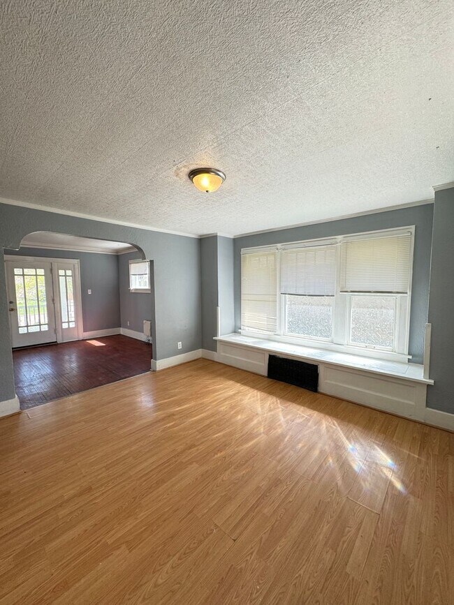Building Photo - 3 Bedroom, 1 Bath Home in South Bend IN