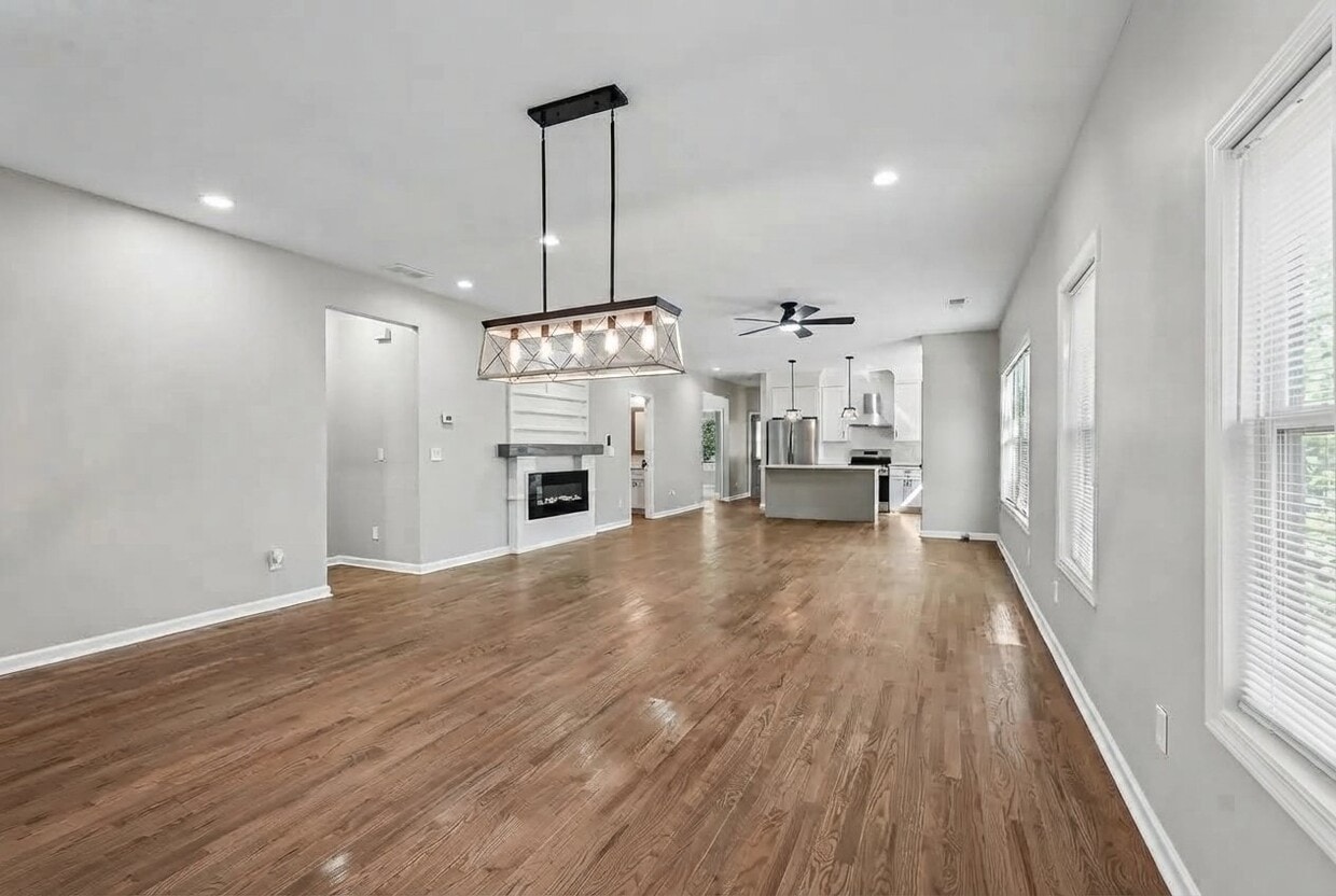 Building Photo - 809 Dill Ave SW