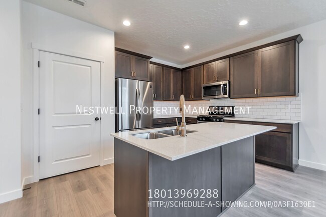Foto del edificio - BRAND NEW Daybreak Townhome in Highland Park!