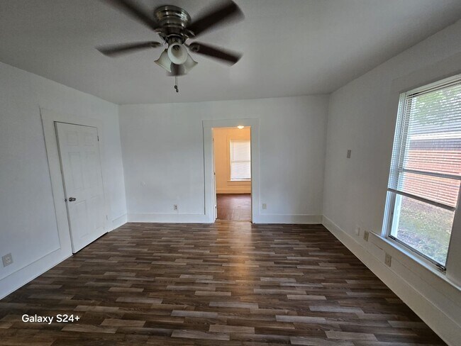 Foto del edificio - 755 Doucette Ave