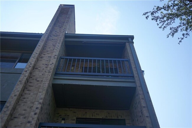 Foto del edificio - 8888 Tallwood Dr