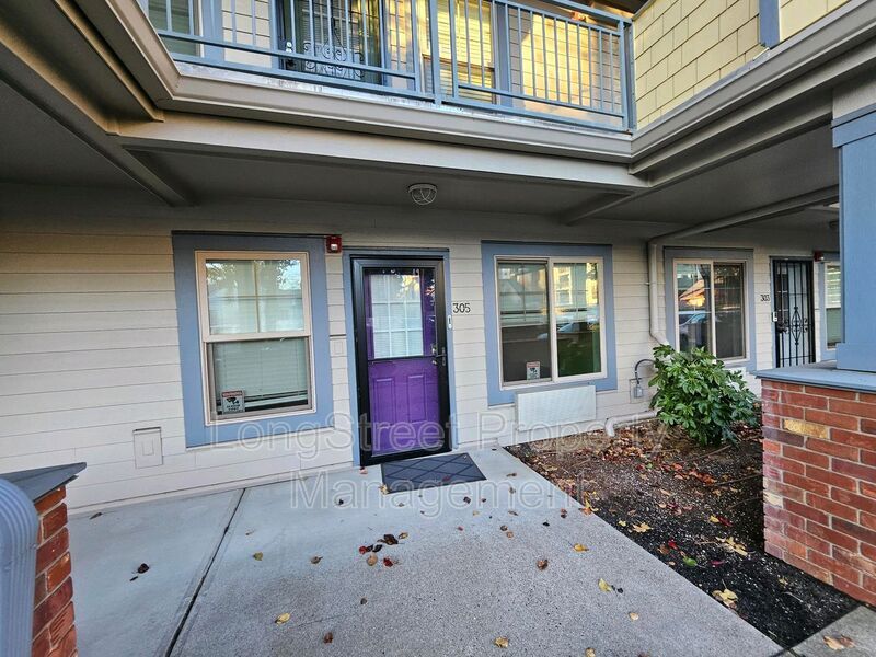 Foto principal - 9837 NE Irving St