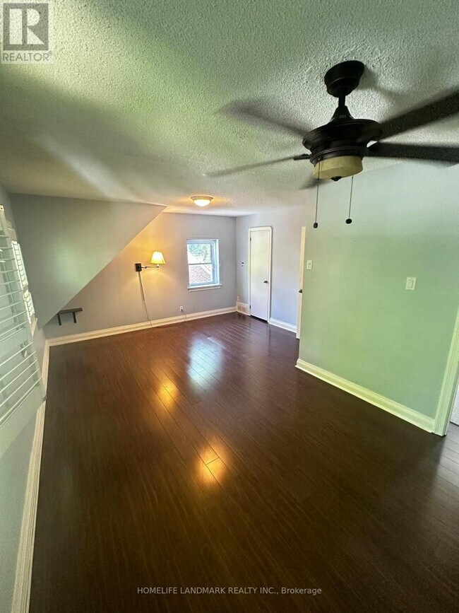 Building Photo - 27 Craigmore Crescent