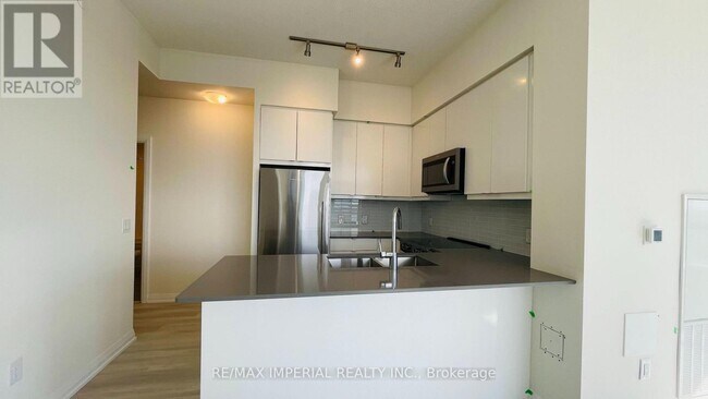 Photo du bâtiment - 3260 Sheppard Ave E