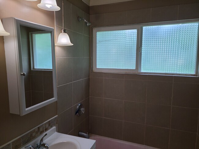 Building Photo - 408 Westgate Dr