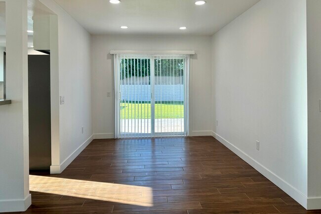 Building Photo - 74880 San Simeon Dr