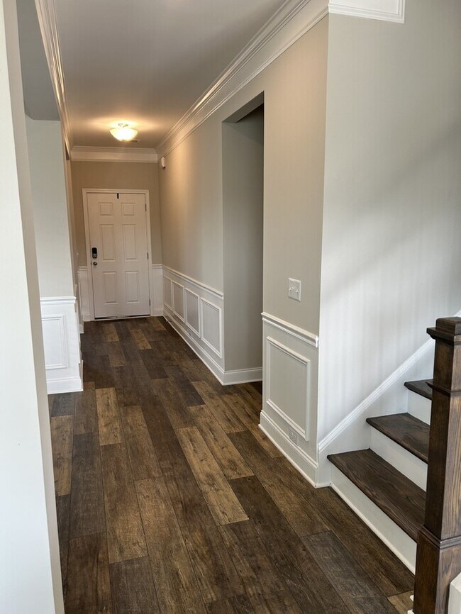 Building Photo - Chapin Home for rent