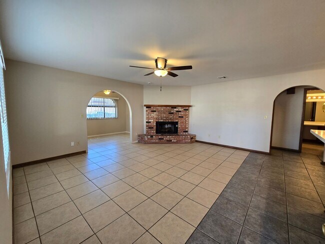 Foto del edificio - Renovated 2 Bedroom, 2 Bathroom Downstairs...