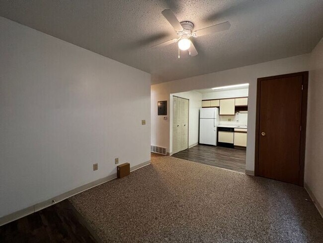 Foto del edificio - $1,175 | 3 Bedroom, 1 Bathroom Apartment | No Pets | Available for August 1st, 2026 Move In!