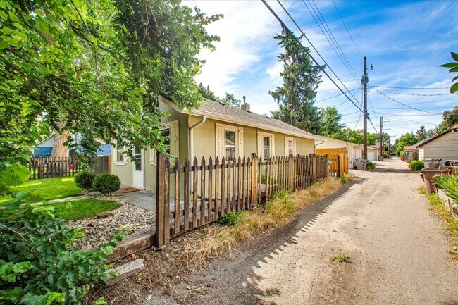 Foto del edificio - Adorable Guest Cottage in the North End!