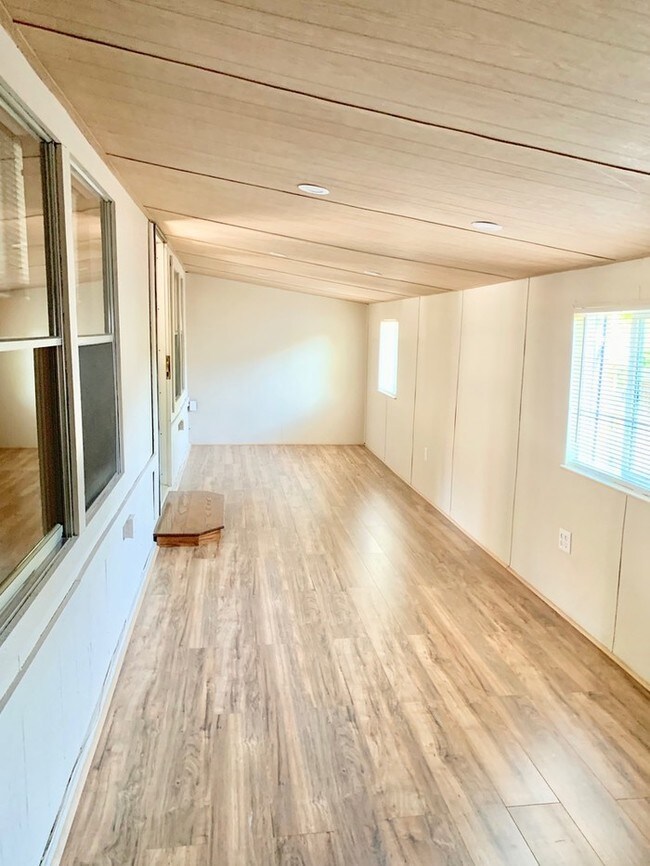 Building Photo - Remodeled 3 bedroom Manufactured Home