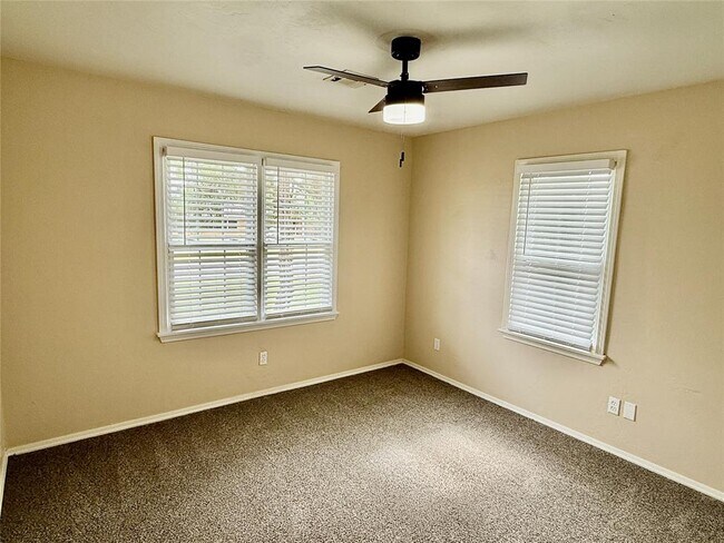 Foto del edificio - 1728 Hasley Dr