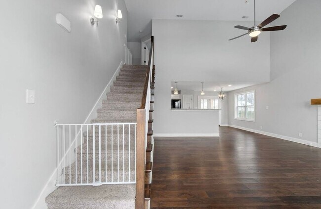 Foto del edificio - Beautiful 4 bedroom home in Clarksville - ...