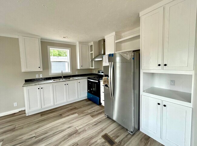 Building Photo - 30 1st St