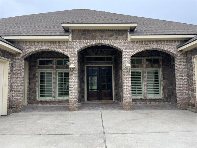 Foto del edificio - 283 W Pines Dr