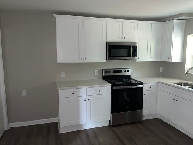 Foto del edificio - Don't miss out on this Adorable 3 bedroom 2 bath home . Located in Lincolnton