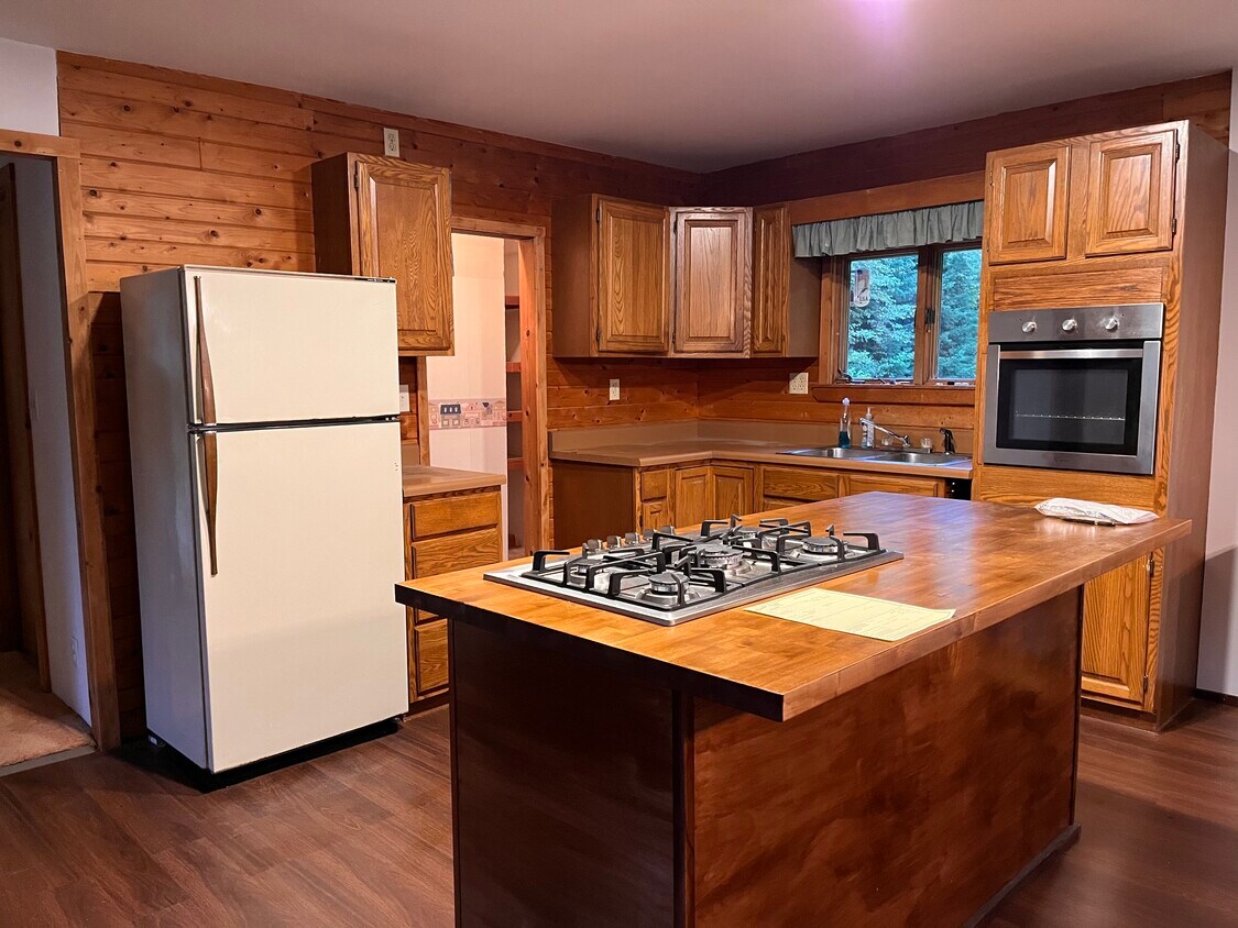 100 Taylor Rd, Gwinn, MI 49841 House Rental in Gwinn, MI