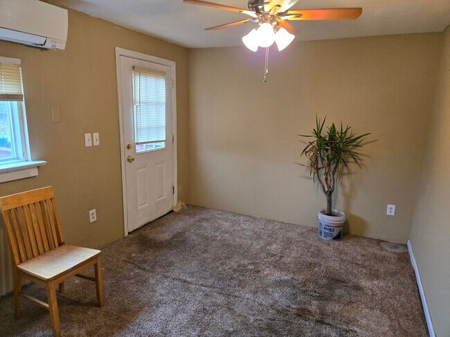 Building Photo - 1225 Seneca Rd