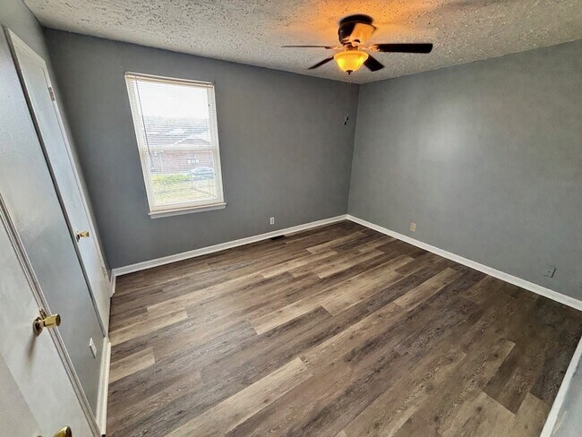 Foto del edificio - 3504 Brookway Dr