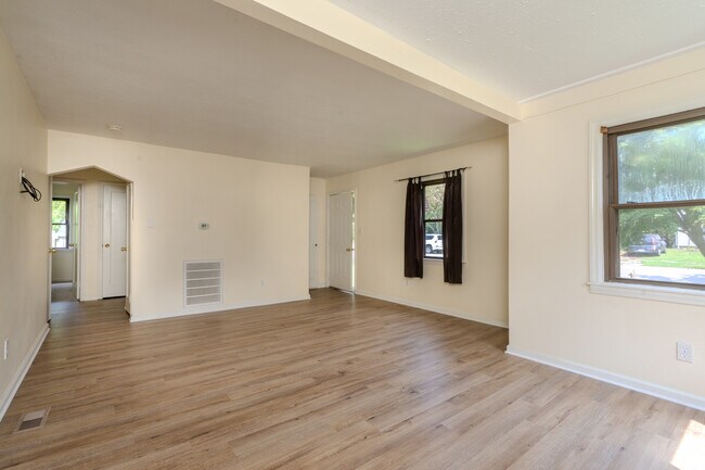 Building Photo - 1301 Sunset Dr
