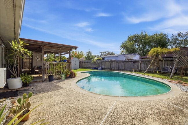 Building Photo - 6630 Harpers Dr