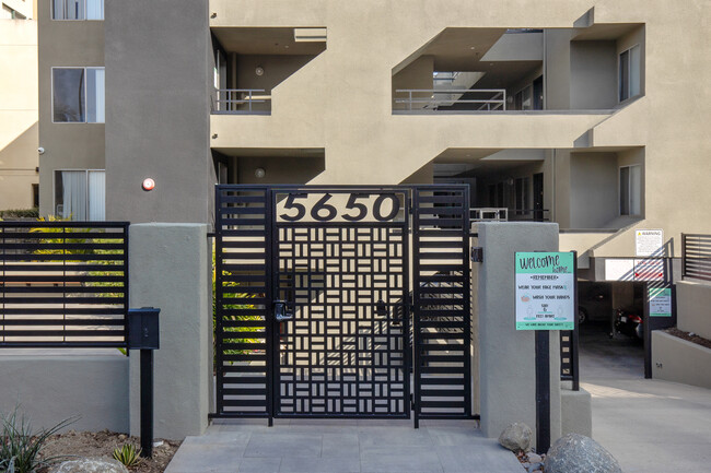 Building Photo - Aztec Campus Apartments