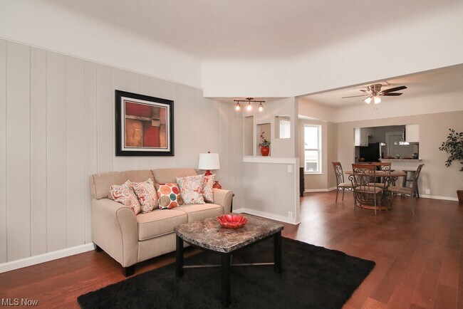 Foto del edificio - 1431 Rosewood Ave