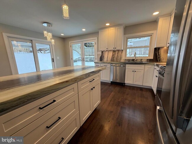 Building Photo - 41 Dorset Dr