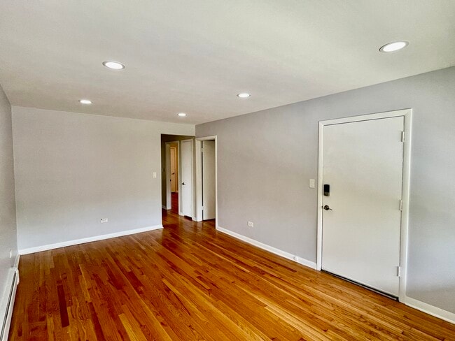 Building Photo - 5158 N Elston Ave