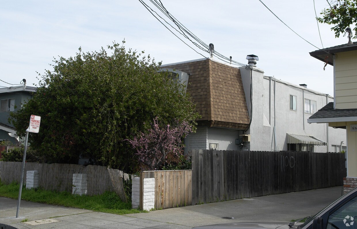Building Photo - 1152 Regent St