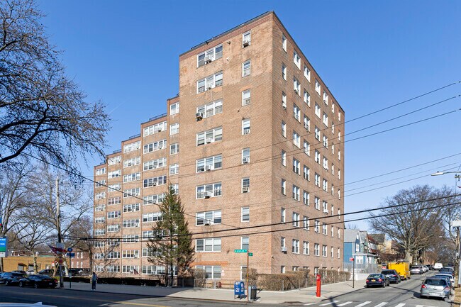 Foto del edificio - Woodlawn Veterans Mutual Housing Co-op