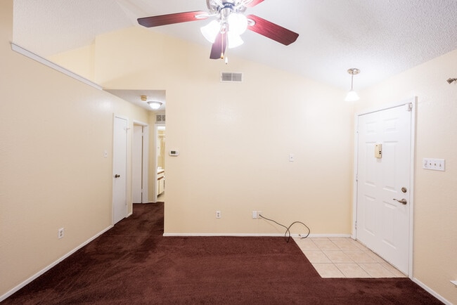 Building Photo - 1015 E Yager Ln