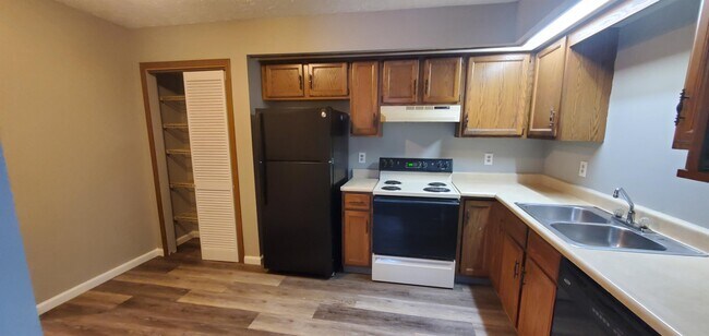Building Photo - 1378 Red Tail Hawk Dr