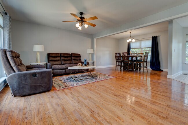 Foto del edificio - 203 Inverness Ln