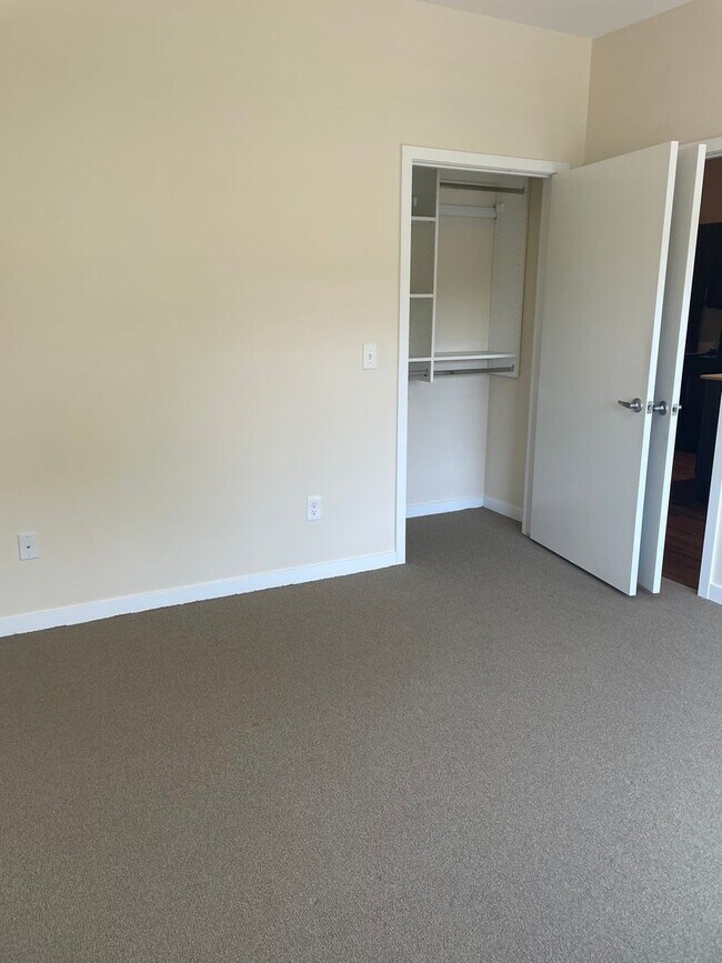 Foto del edificio - Eastown One Bedroom - Close to Downtown!