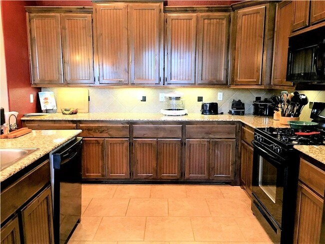 Building Photo - Beautiful Home Near Tinker & Boeing