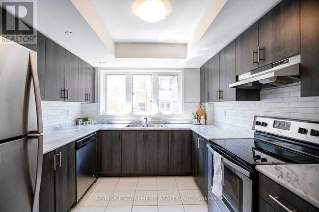 Building Photo - 2213 Chevron Prince Path