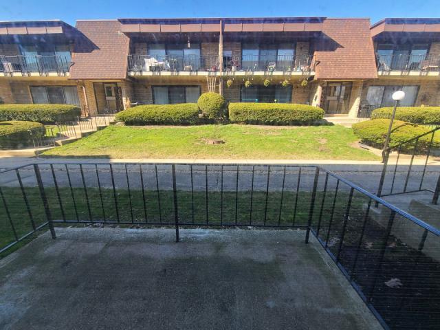 Building Photo - 2 bedroom in Hickory Hills IL 60457