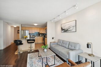 Building Photo - 221 N Columbus Dr