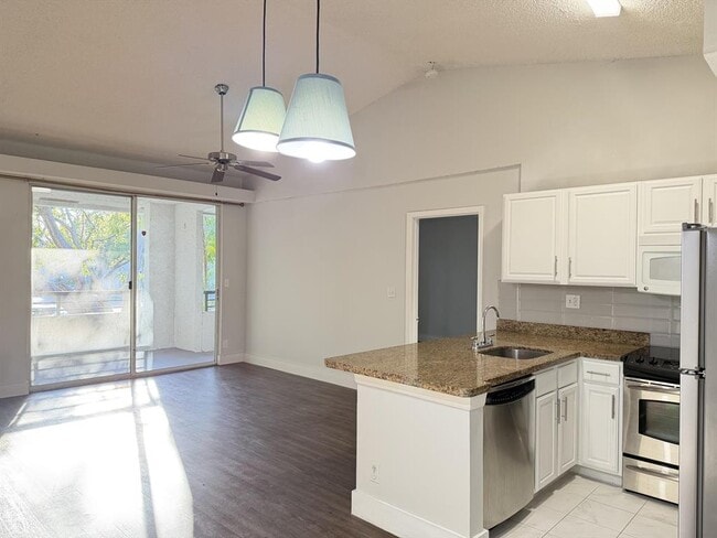 Foto del edificio - 921 Lyons Rd