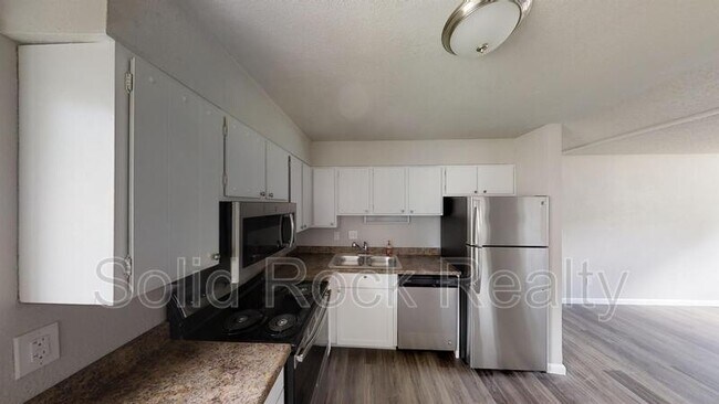 Foto del edificio - 2925 Straus Ln