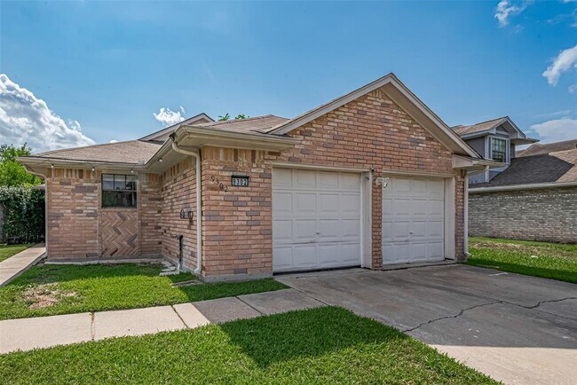 Foto del edificio - 9302 Bristlebrook Dr