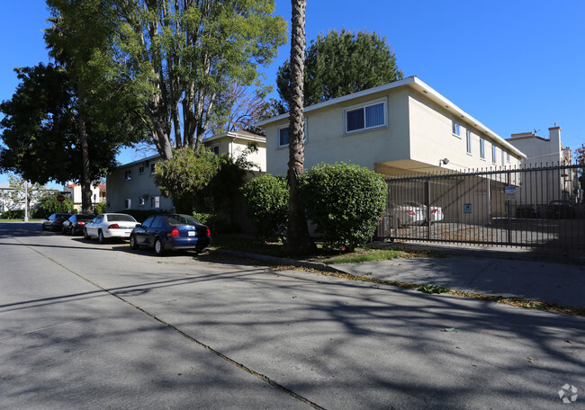 Building Photo - West Toluca Villas