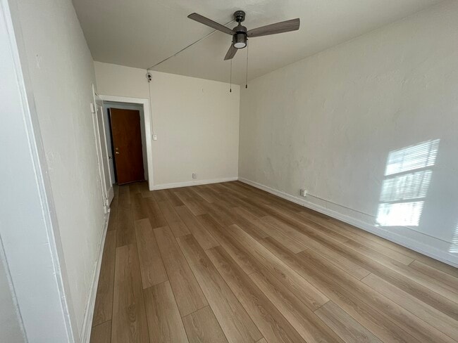 Building Photo - 919 S. Manhattan Pl