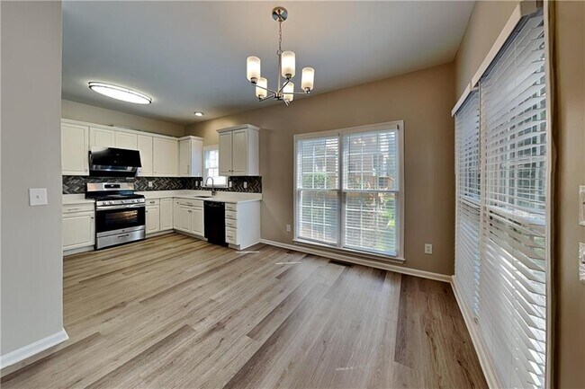 Building Photo - 1494 Oglethorpe Dr
