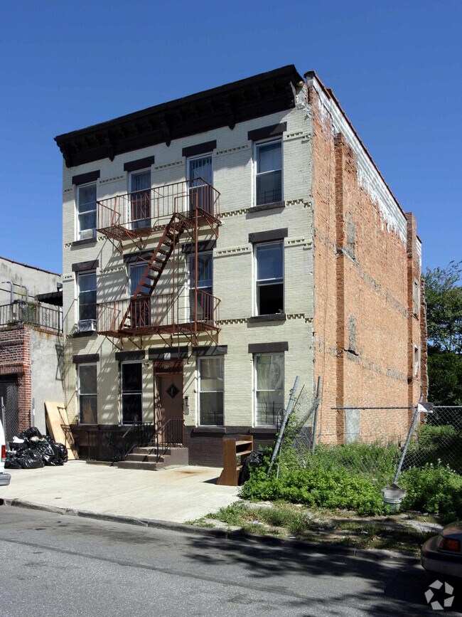 09/17/04 - 102 Macon St