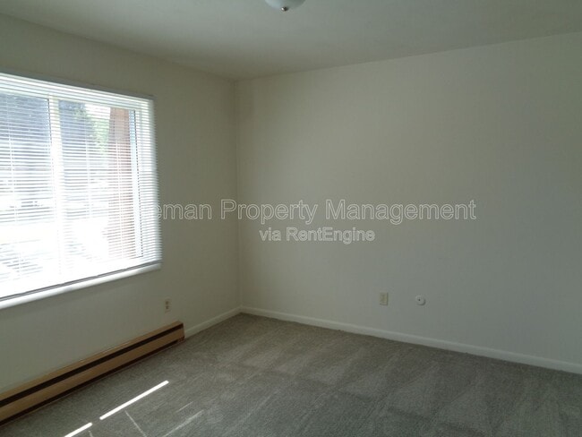 Building Photo - 13024 N Boulevard St