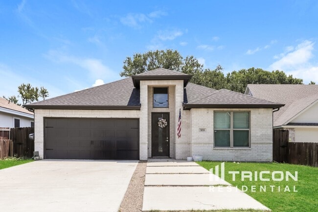 Building Photo - 3018 Canada Dr