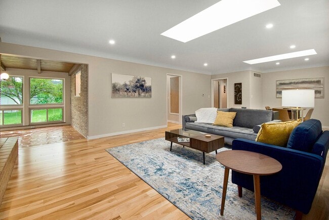 Building Photo - 1525 Arborview Blvd